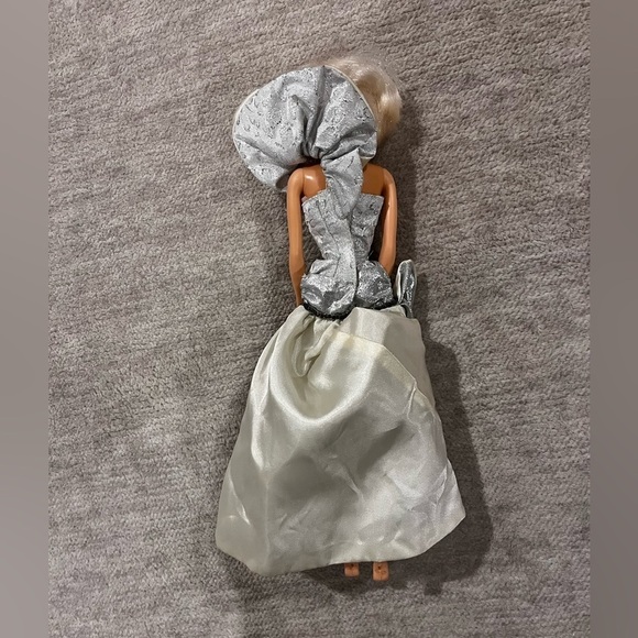 Marilyn Monroe DSI 12 IN Doll [Silver Sizzle] - Picture 5 of 5